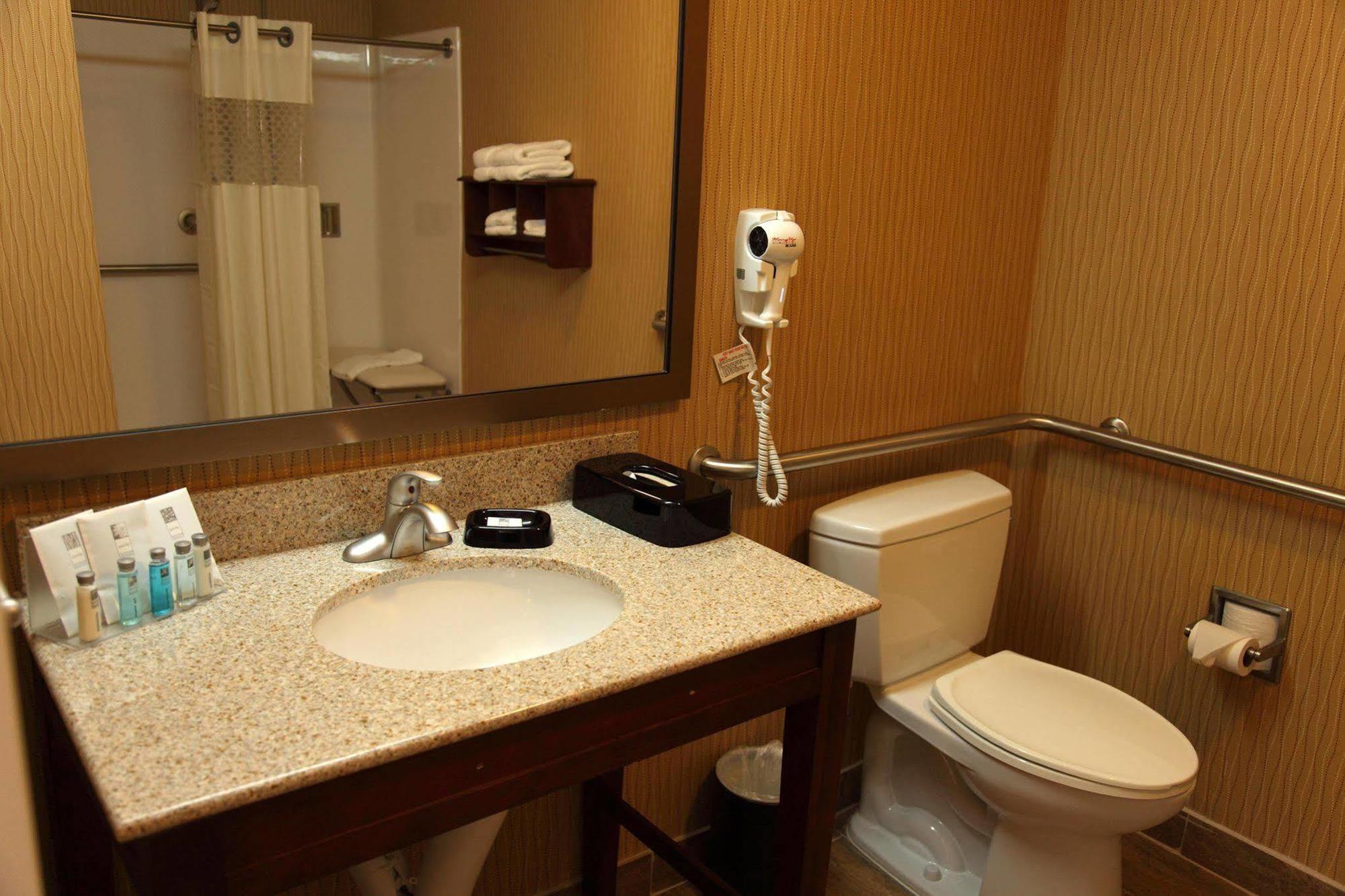 Hampton Inn & Suites Bastrop Rum bild
