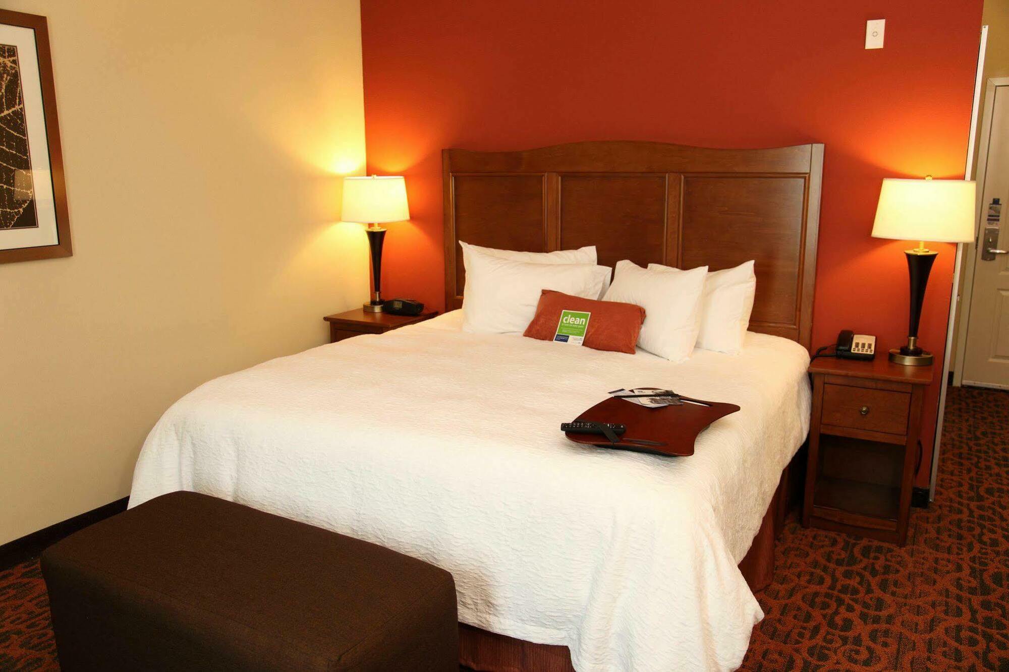 Hampton Inn & Suites Bastrop Rum bild
